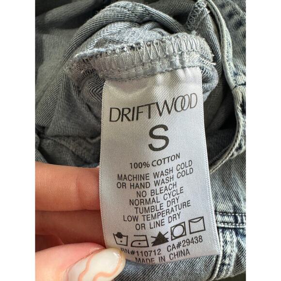 Driftwood NWOT Quilted Romper Belted Waist V Neck Denim Acid Wash Size Small - Picture 10 of 12